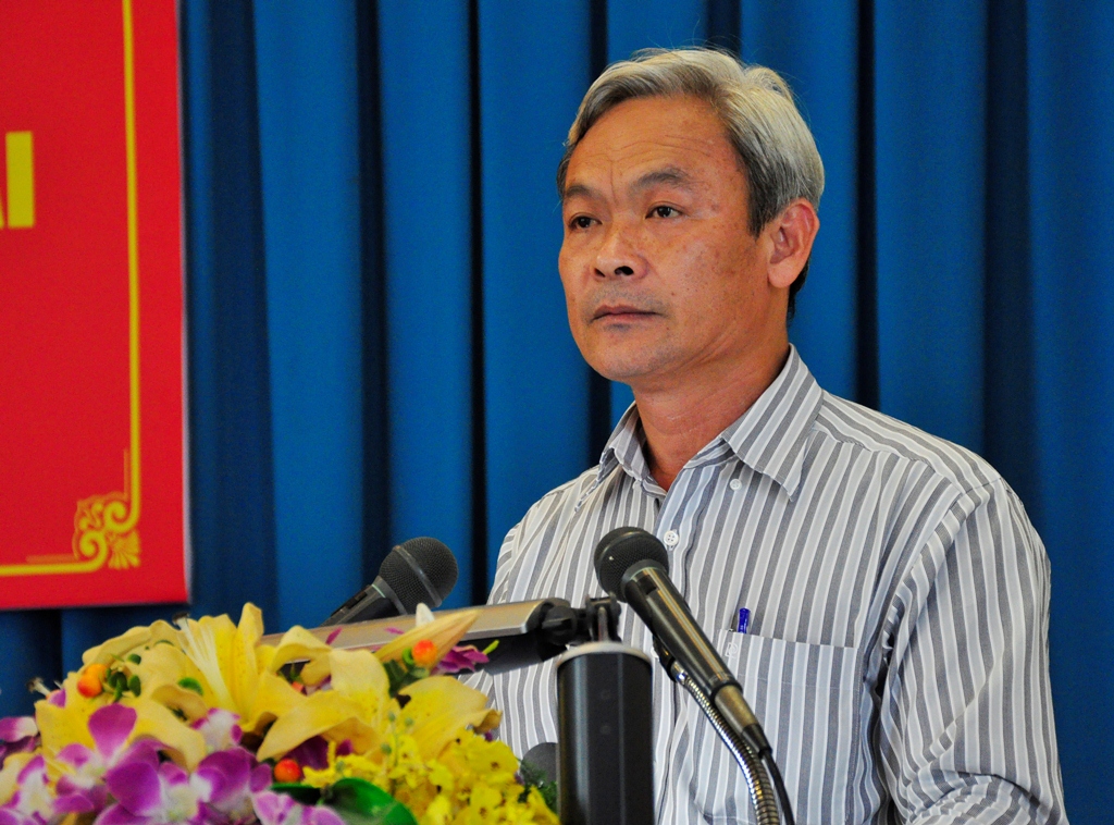 Đồng chí Nguyễn Phú Cường, Ủy viên Trung ương Đảng, Bí thư Tỉnh ủy phát biểu tại hội nghị. Ảnh Văn Chính  