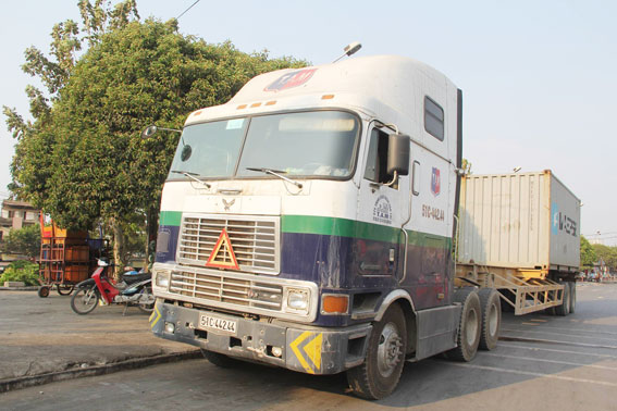 Xe container gây tai nạn