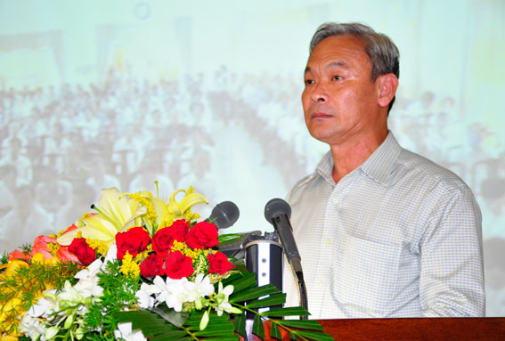 Đồng chí Nguyễn Phú Cường, Ủy viên Trung ương Đảng, Bí thư Tỉnh ủy phát biểu tại hội nghị. Ảnh: Văn Chính.