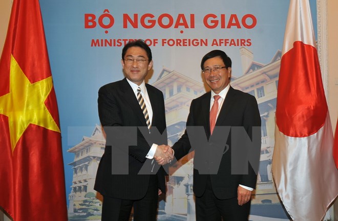 Phó Thủ tướng, Bộ trưởng Bộ Ngoại giao Phạm Bình Minh hội đàm với Bộ trưởng Ngoại giao Nhật Bản, ông Fumio Kishida. (Ảnh: Nguyễn Khang/TTXVN)