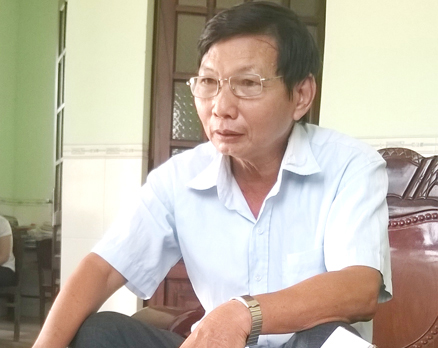 Ông Nguyễn Văn Trị suốt nhiều năm vá đường ở xã Bắc Sơn,  huyện Trảng Bom.