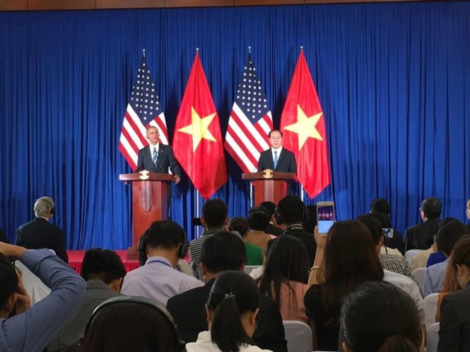 Chủ tịch nước Trần Đại Quang và Tổng thống Obama chủ trì cuộc họp báo Ảnh: V.D.