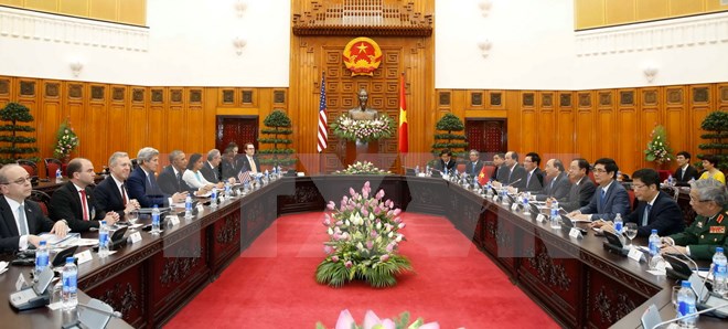 Thủ tướng Nguyễn Xuân Phúc hội kiến với Tổng thống Hoa Kỳ Barack Obama đang thăm chính thức Việt Nam. (Ảnh: Thống Nhất/TTXVN)