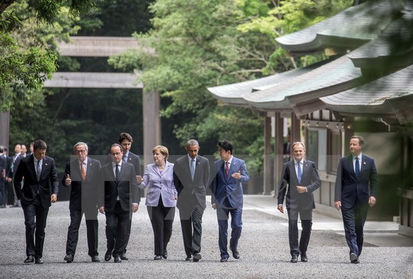 Các nhà lãnh đạo G7 thăm một đền thờ ở Mie, Nhật Bản. (Nguồn: EPA/TTXVN)