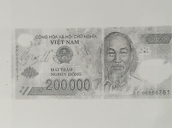 Hình ảnh tờ tiền giả mà Bình đã dùng để mua hàng.
