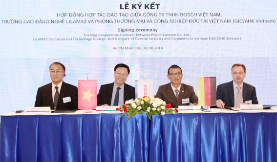 Đại diện Công ty TNHH Bosch Việt Nam ký kết hợp tác đào tạo ngành Cơ điện tử với Trường cao đẳng nghề Lilama 2.