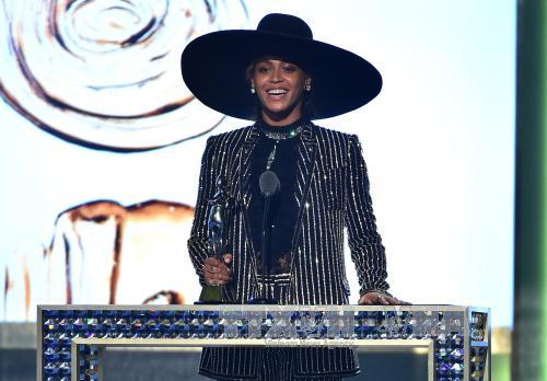 Nữ danh ca Beyonce tại lễ trao giải Biểu tượng thời trang CFDA ở New York, Mỹ ngày 6/6. AFP/TTXVN