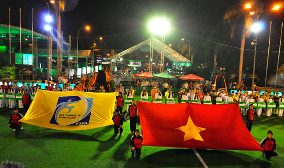 Giải bóng đá mini phong trào toàn quốc - Cúp Bia Sài Gòn năm 2016 khu vực Đồng Nai khai mạc tối ngày 4-7.. 