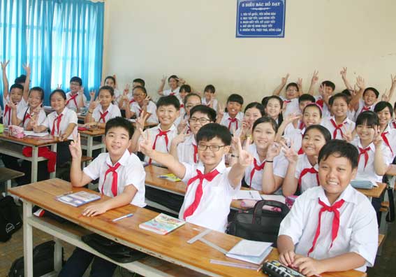 Học sinh Trường THCS Hùng Vương (TP.Biên Hòa) háo hức trong ngày tựu trường (ảnh: Văn Truyên)