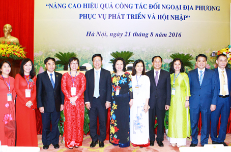Phó thủ tướng, Bộ trưởng Ngoại giao Phạm Bình Minh và các đại biểu dự hội nghị.