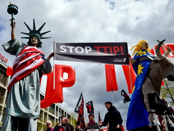 Biểu tình phản đối Hiệp định TTIP. (Nguồn: Getty Images)