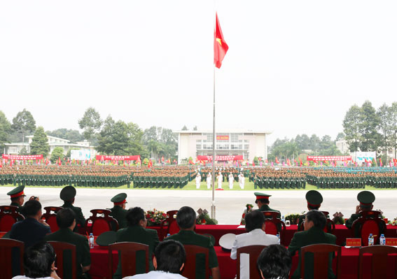 Toàn cảnh buổi lễ khai giảng Trường Đại học Nguyễn Huệ