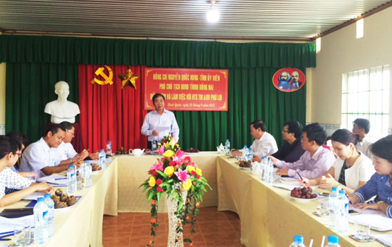 Phó chủ tịch UBND tỉnh Nguyễn Quốc Hùng phát biểu tại buổi làm việc.