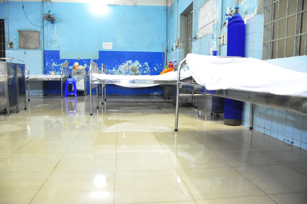 Các bác sĩ Bệnh viện đa khoa Biên Hòa phải sơ tán bênh nhân khỏi phòng cấp cứu 