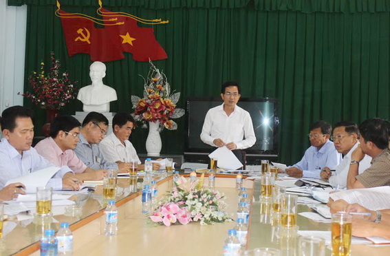 Phó chủ tịch UBND tỉnh Võ Văn Chánh chủ trì buổi làm việc  