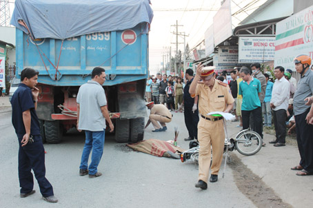 Hiện trường vụ tai nạn giao thông làm chết người tại xã Phước Tân (TP.Biên Hòa) vào tháng 1-2016.