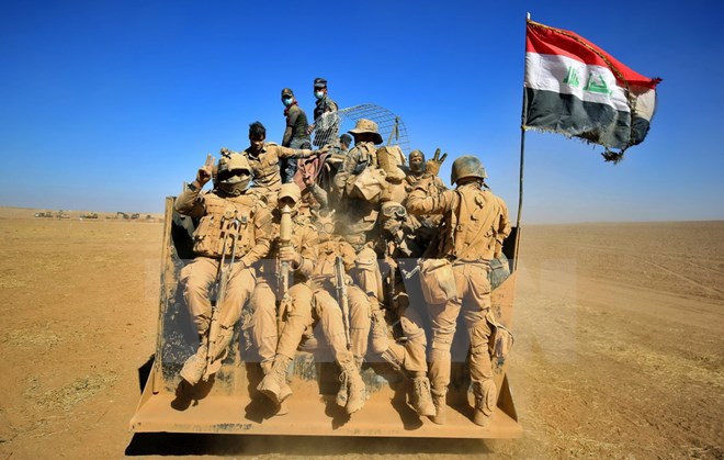 Binh sỹ Iraq trong chiến dịch truy quét IS tại Qayyarah, Mosul ngày 20/10. (Nguồn: AFP/TTXVN)