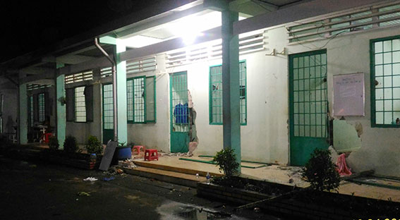 Gần 600 học viên tại Trung tâm cai nghiện Đồng Nai, thuộc địa bàn xã Xuân Phú, huyện Xuân Lộc, đã đập phá các cửa buồng bỏ trốn ra ngoài.