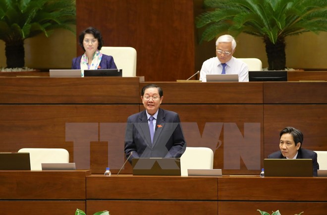 Bộ trưởng Bộ Nội vụ Lê Vĩnh Tân giải trình ý kiến của đại biểu Quốc hội về dự án Luật về Hội. (Ảnh: Doãn Tấn/TTXVN)
