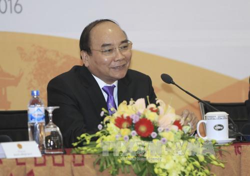 Thủ tướng Nguyễn Xuân Phúc chủ trì buổi họp báo quốc tế. Ảnh: TTXVN