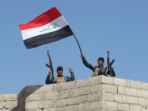 Lực lượng vũ trang Iraq giành lại ngôi làng Ayn Nasir, phía Nam Mosul. (Nguồn: AFP/Getty Images)