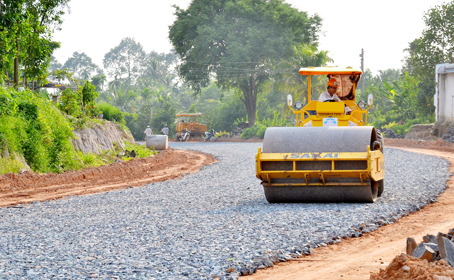 Thi công dự án mở rộng đường tỉnh 25A trên địa bàn huyện Nhơn Trạch.
