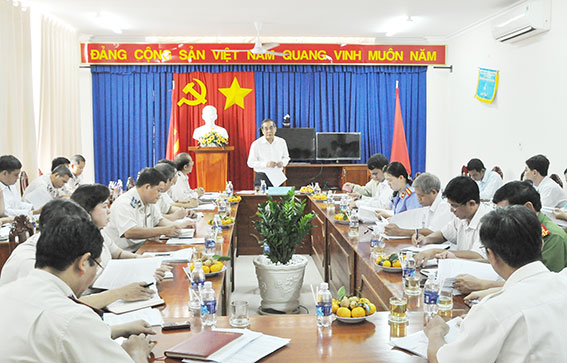  Phó bí thư thường trực Tỉnh ủy, Trần Văn Tư chủ trì buổi làm việc với Cục Thi hành án dân sự tỉnh.  