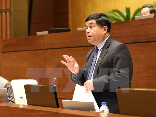 Bộ trưởng Bộ Kế hoạch và Đầu tư Nguyễn Chí Dũng giải trình ý kiến của Đại biểu Quốc hội về dự án Luật quy hoạch. (Ảnh: Phương Hoa/TTXVN)