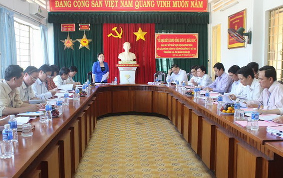 Phó bí thư Thường trực Huyện ủy, Chủ tịch HĐND huyện Xuân Lộc Nguyễn Thị Cát Tiên phát biểu tại buổi giám sát