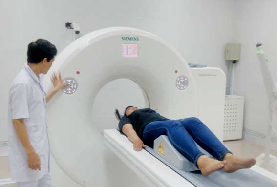 Đưa máy chụp CT scanner đầu tiên vào hoạt động