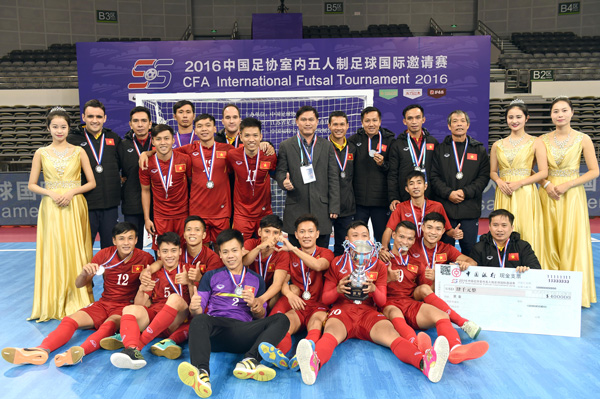 ĐT Việt Nam giành cúp Bạc và HCB giải futsal quốc tế CFA 2016