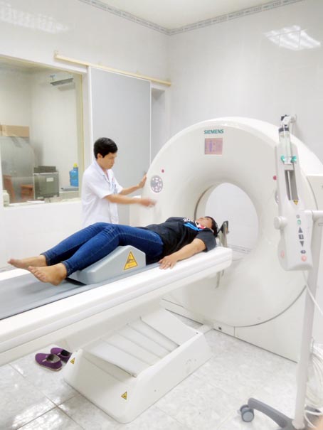 Trung tâm y tế huyện Trảng Bom mới đầu tư 1 máy scanner CT hơn 12 tỷ đồng để nâng cao chất lượng chẩn đoán và điều trị.  Ảnh: Đ.NGỌC