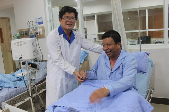 Bệnh nhân Nguyễn Gia Lâm, ở xã Gia Kiệm huyện Thống Nhất vui vẻ khi hồi phục vận động sau ca can thiệp mạch máu não do nhồi máu não tái phát.