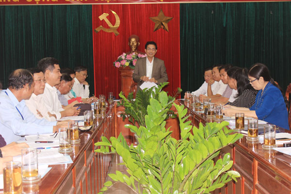 Phó chủ tịch UBND tỉnh Võ Văn Chánh chủ trì cuộc họp. Ảnh: B.Nguyên