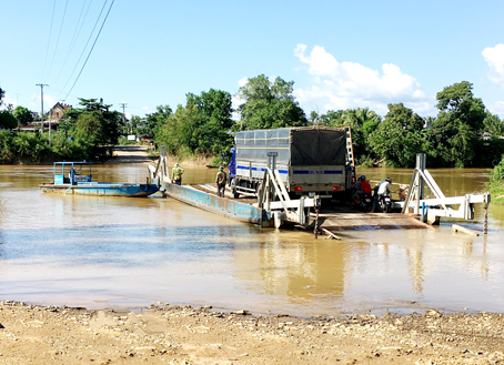 Hàng nông sản vẫn phải "lụy" phà