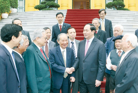 Chủ tịch nước Trần Đại Quang gặp mặt thân mật Đoàn đại biểu Ban Liên lạc cựu chuyên gia Việt Nam giúp cách mạng Campuchia.