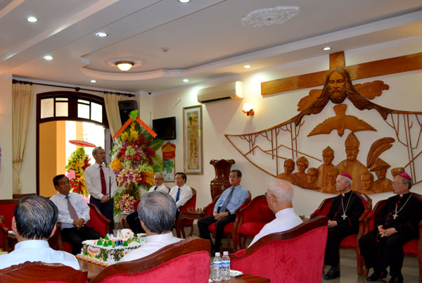 Bí thư Tỉnh ủy phát biểu chúc mừng lễ Giáng sinh tại Tòa Giám mục Xuân Lộc.