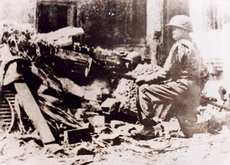 Chiến sĩ cảm tử cho Tổ quốc quyết sinh trên đường phố thủ đô Hà Nội.