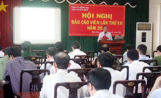 Phó trưởng ban Tuyên giáo Tỉnh ủy Phạm Tấn Linh phát biểu tại hội nghị