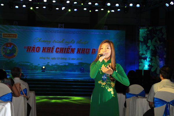 Ca sĩ Thanh Ngọc tham gia biểu diễn tại chương trình ca nhạc