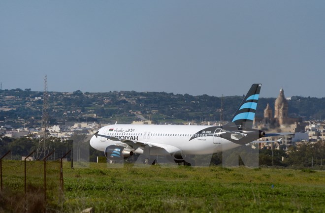 Máy bay Airbus A320 của hãng hàng không Afriqiyah Airways tại sân bay Luqa, ở Malta ngày 23/12. (Nguồn: AFP/TTXVN)