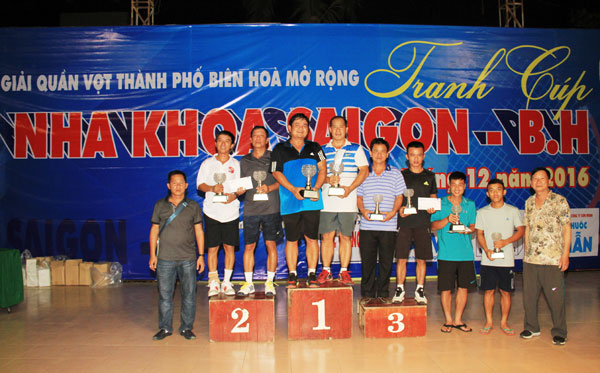 Ban tổ chức trao giải cho các đôi giành thứ hạng cao nội dung đôi nam 1.500 điểm.