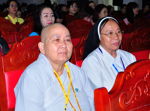 Các đại biểu là chức sắc tôn giáo đến tham dự đại hội
