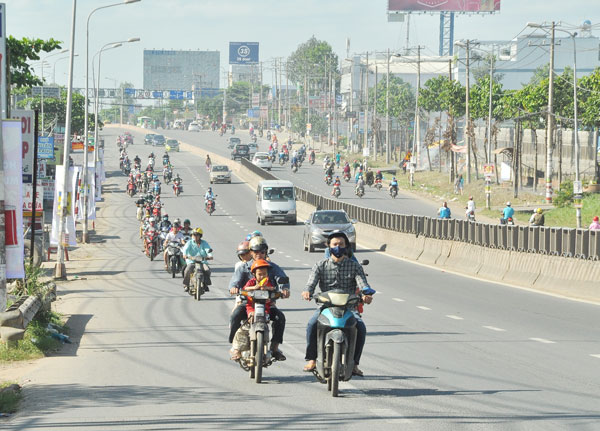 Phương tiện lưu thông trên quốc lộ 1 đoạn qua TP.Biên Hòa.