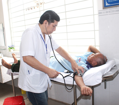 Trung bình mỗi ngày Trạm Y tế xã Xuân Trường (huyện Xuân Lộc) khám, chữa bệnh bảo hiểm y tế cho khoảng 70 bệnh nhân.
