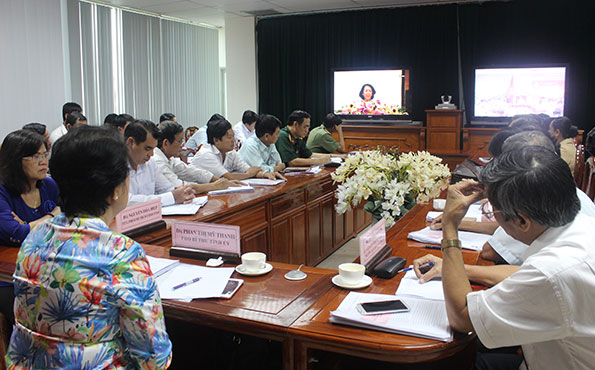 Các đại biểu tại điểm cầu Đồng Nai tham dự hội nghị trực tuyến về công tác dân vận toàn quốc. 