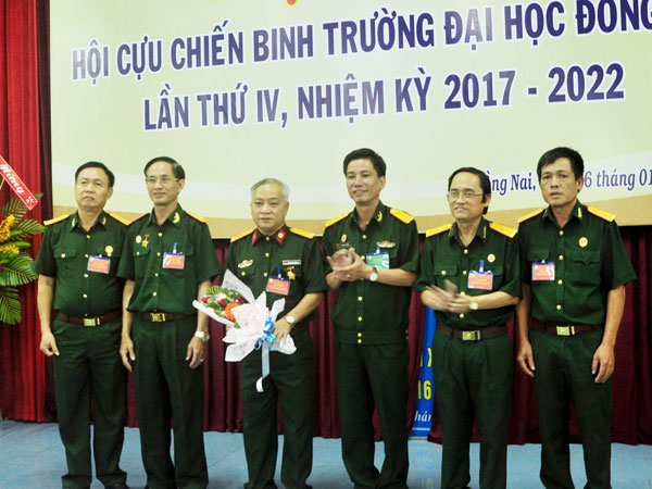 Ban chấp hành hội Cựu chiến binh trường đại học Đồng Nai nhiệm kỳ mới ra mắt (ảnh: Đăng Tùng)