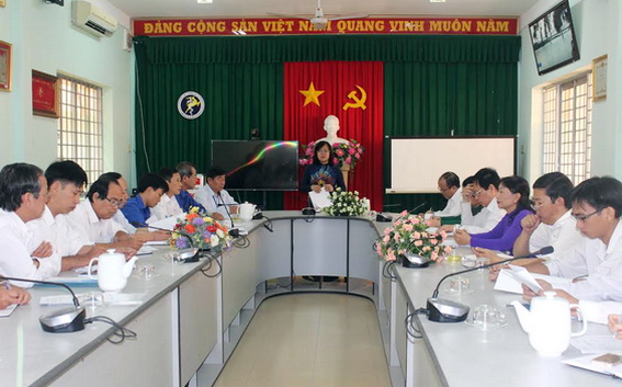 1.	Phó Chủ tịch Nguyễn Hòa Hiệp phát biểu tại cuộc họp khẩn công bố dịch bệnh do virus Zika ở xã Vĩnh Thanh