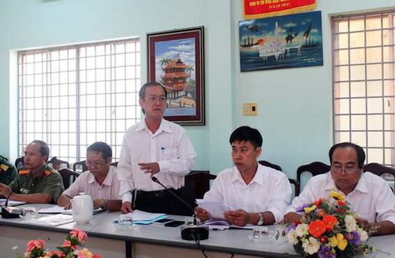 2.	Lãnh đạo UBND xã Vĩnh Thanh, huyện Nhơn Trạch báo cáo tình hình dịch bệnh do virus Zika trên địa bàn xã
