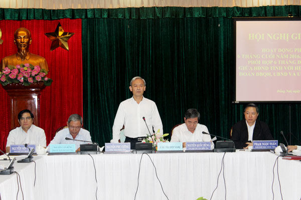 Đồng chí Nguyễn Phú Cường, Bí thư Tỉnh ủy, Chủ tịch HĐND tỉnh phát biểu tại hội nghị.
